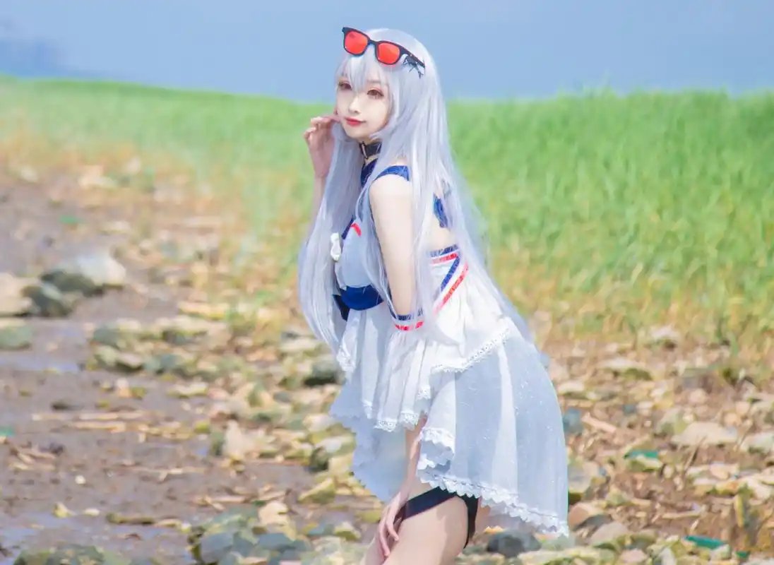 斯卡蒂泳装cos,小姐姐肤白貌美大长腿,实在是太好看啦