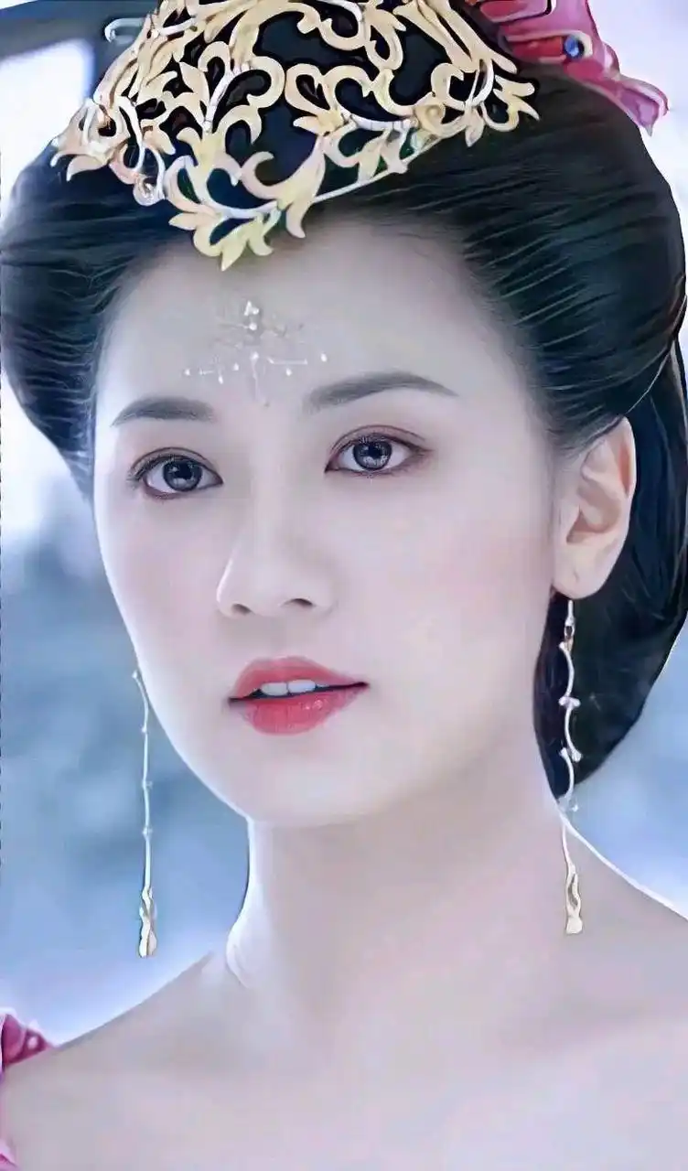 至尊红颜当中的贾静雯,真的美得不可方物,这应该是她的颜值巅峰吧,小