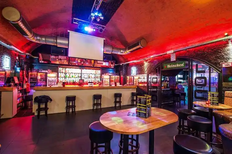 特色酒吧大厅设计装修效果图片