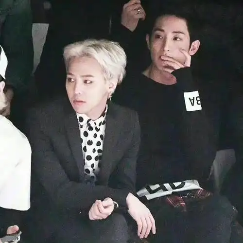 王炸!权志龙李洙赫同框合照好养眼,一个霸气十足一个略显娇羞!