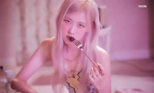 the ground#【图片】210318ros07超话@roses_are_rosie《r》专辑