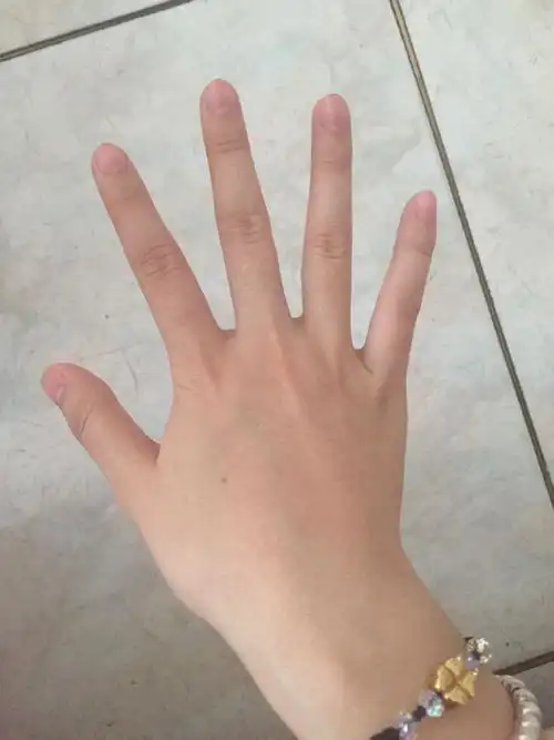 这是右手的照片!农历93年5月生.女 已婚 怀孕2个月 .