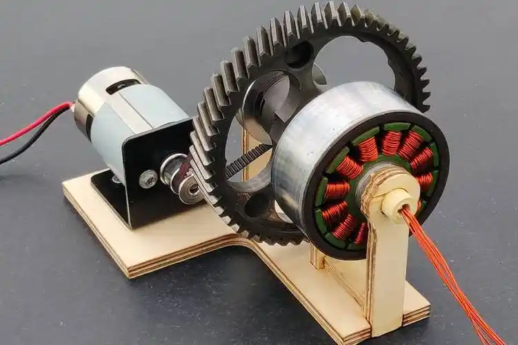 用铜线和磁铁制作发电机模型