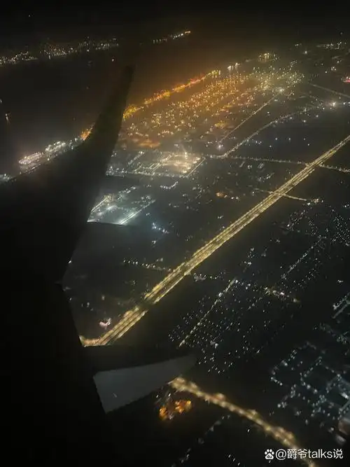 夜晚的浦东机场