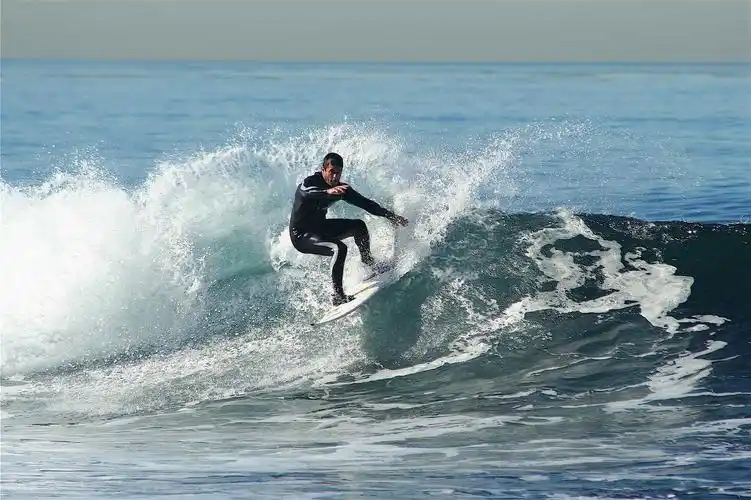 在圣地亚哥冲浪,图片版权:圣地亚哥旅游局