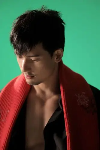 关智斌新歌《头顶有角》上线 拍mv现场即兴舞蹈