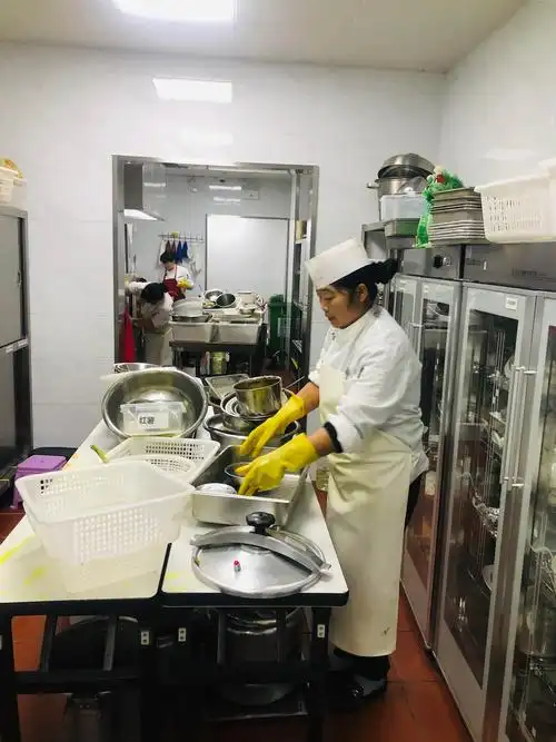 洗碗工日常工作.