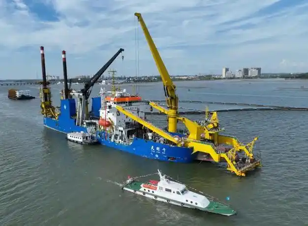 钦州港:走进"天鲸号"看现代航海,听听它的故事