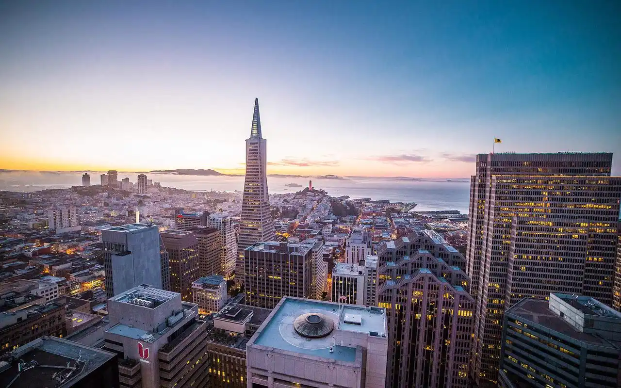 首页 桌面壁纸 风景壁纸 繁华城市建筑风光桌面壁纸