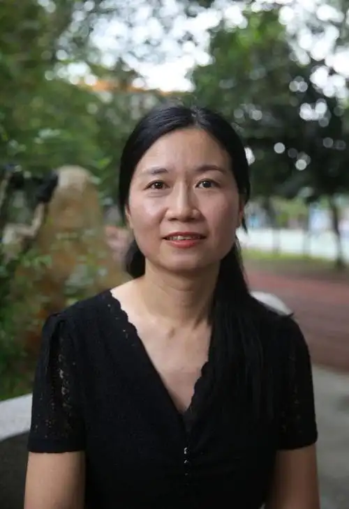 陈丽老师谈及何嘉贤,陈丽满是自豪,坦言自己并未因为何嘉贤的情况而