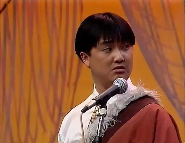 1994年的一个央视节目《曲苑杂坛》中播出了一个系列小品《洛桑学艺》