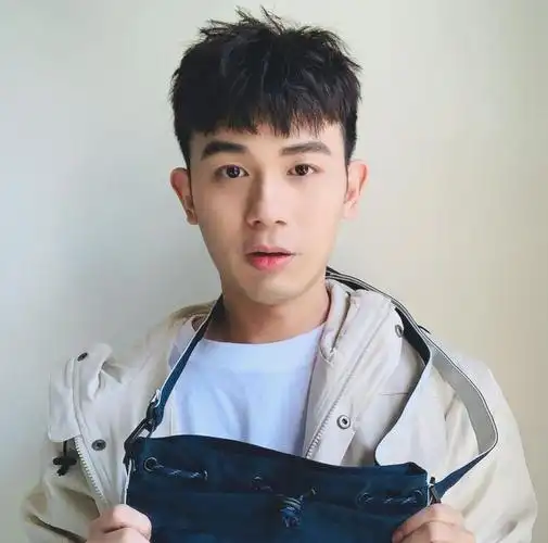 男生两边光发型阳光帅气2021剪这五款造型清爽有魅力