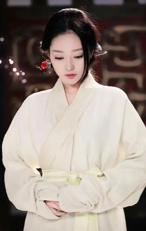 若是懂得无言相对也是一种清欢.若是真爱是你与我的久别重逢.