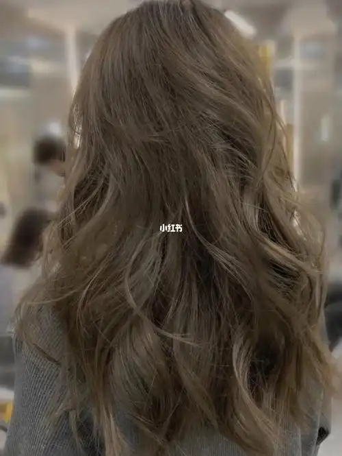 青木灰棕色" 02经常染发的小伙伴应该有过这种感受,染完头发美美哒