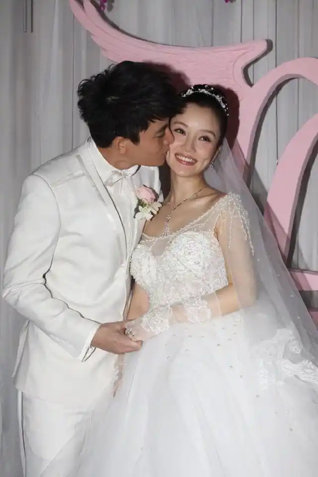 七年婚姻到此结束,甜馨共同抚养,贾乃亮终究没给李小璐五次机会