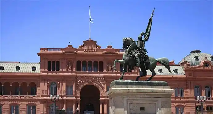 号角报》和《布宜诺斯艾利斯时报》当地时间25日报道,阿根廷政府证实