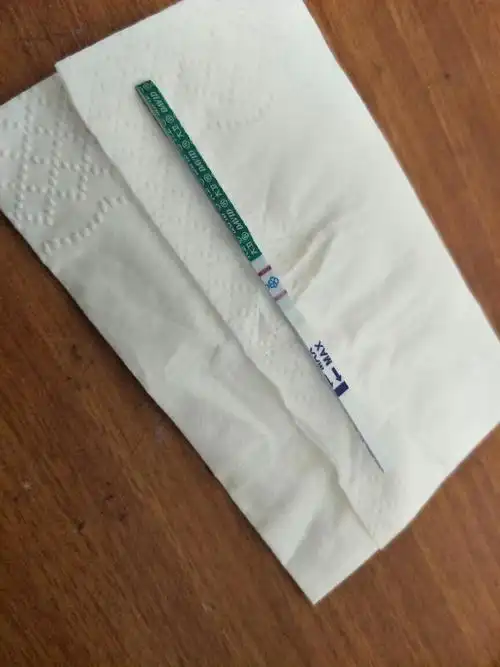 为什么验孕棒出现两条线了,去医院检查,医生说没有怀孕