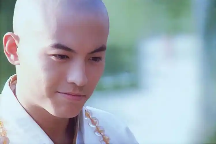 同是演和尚,怎么有人"人间真实",有人却长发胡茬一个也不落?插图23