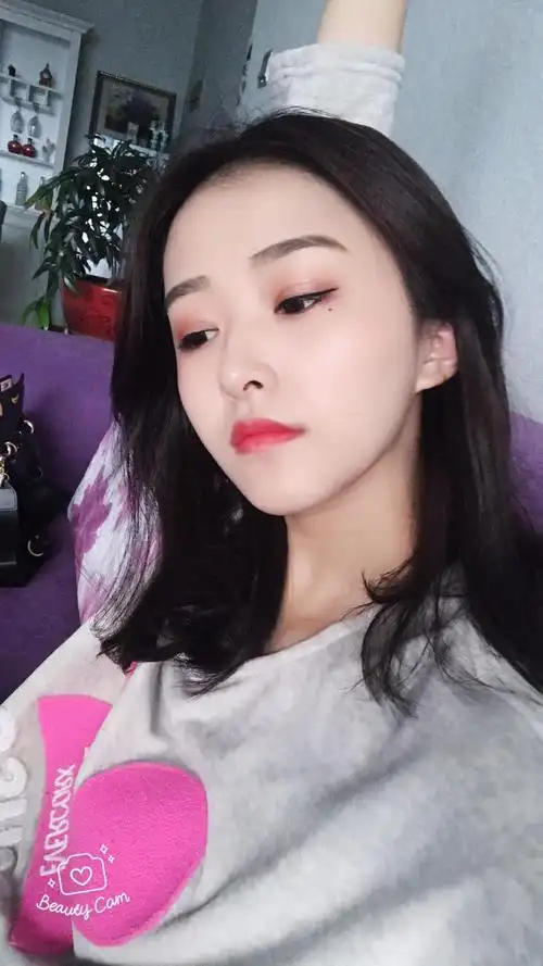 校花美女 王楠,天津师范大学表演系,年龄19岁,身高165,体重45kg