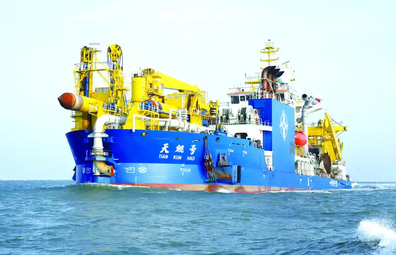 具有中国自主知识产权的亚洲超大重型自航绞吸挖泥船