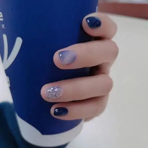 好喜欢这次做的美甲鸭～#晕染美甲  #显白美甲  #蓝色系美甲