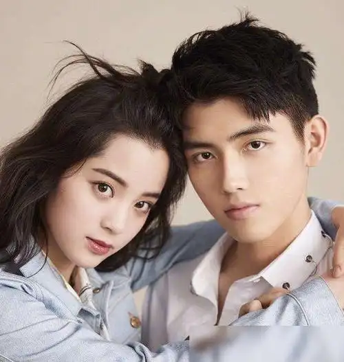 欧阳娜娜"见"陈飞宇哥哥?看到两人合照的姿势,网友:进展真快