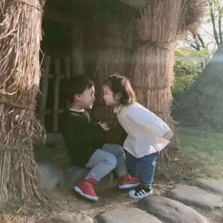 小朋友情侣头像 小朋友情侣头像超萌一男一女两张-可爱头像