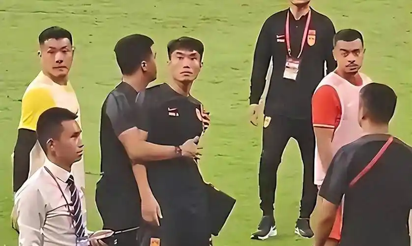 足球报做出争议报道,吴曦武磊很意外,球迷骂声一片_国足_马来西亚队