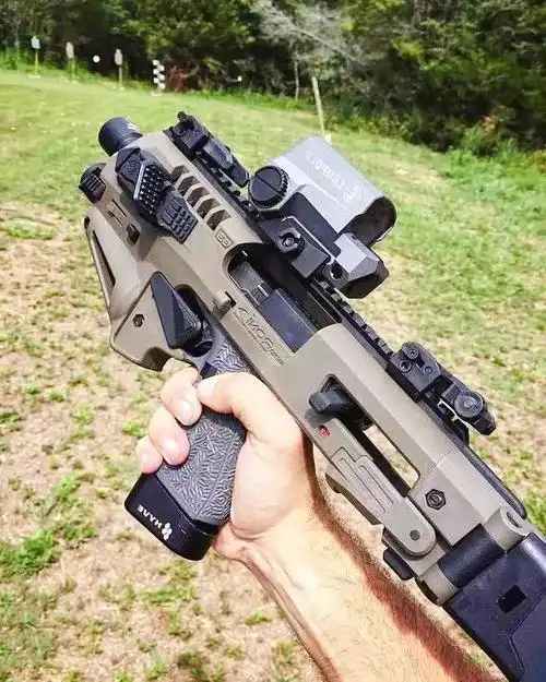 盘点被美国枪迷魔改的手枪粗一看非常像冲锋枪和卡宾枪