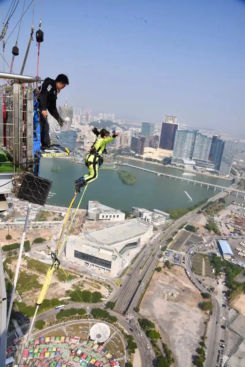 澳门塔世界商业#高空蹦极#最高-233米完美落地,愿我宝贝以 - 抖音