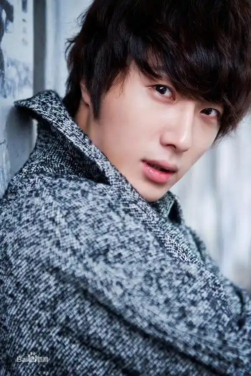 丁一宇图片_帅气的花样美男