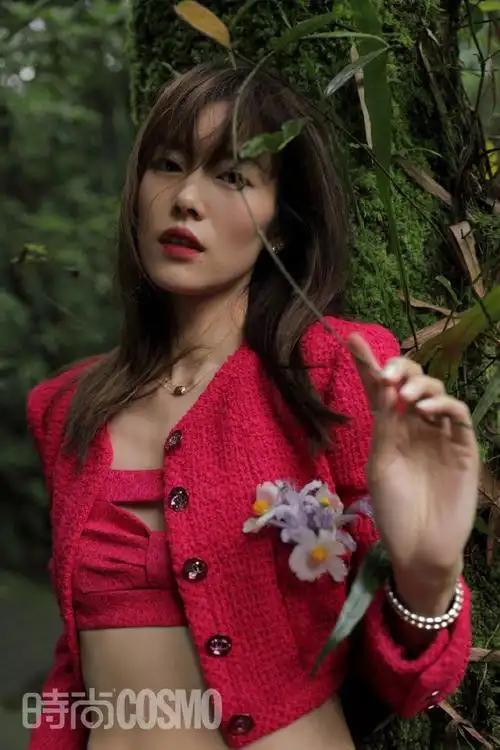 刘雯时尚大片 造型更精致!