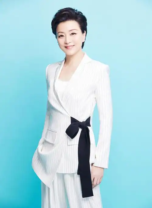 天下女人研习社创始人 杨澜