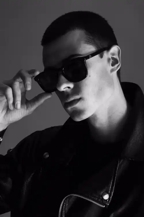 外国寸头型男模特