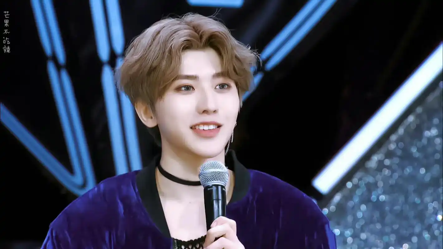 蔡徐坤"我们之间的浪漫"#蓝玫瑰  - 抖音