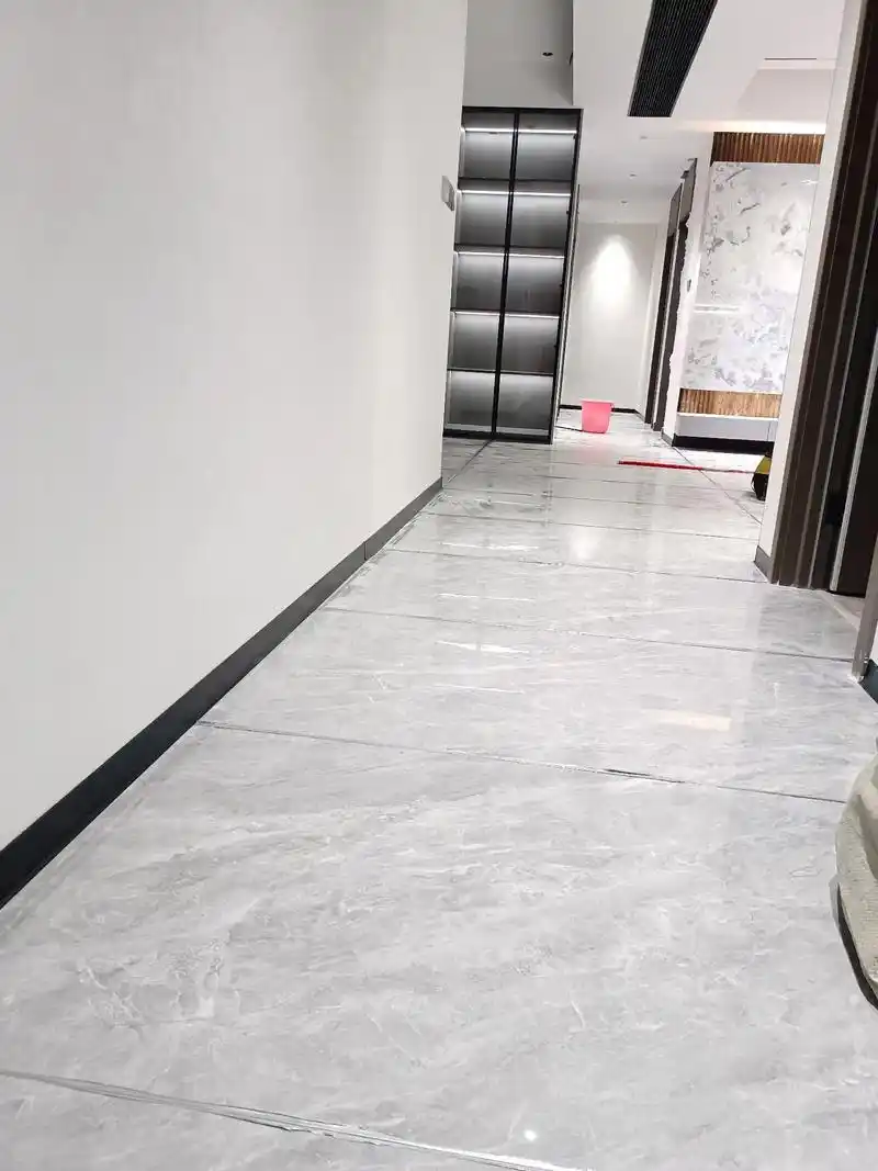 网红铝合金踢脚线