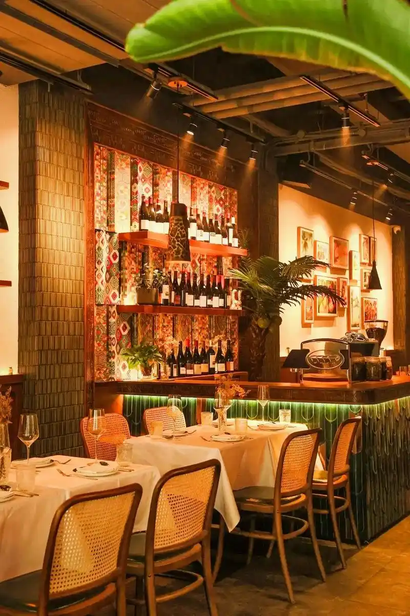 乐欣西餐厅.从门口路过都会目光不自觉被吸引住  精致的门头l - 抖音