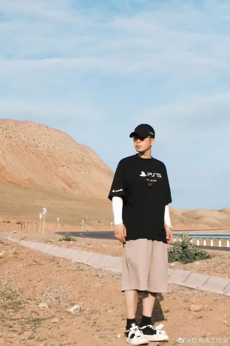 组图:杜海涛生日写真释出 戴鸭舌帽搭眼镜光影之间氛围感十足