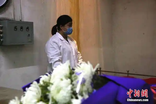 90后女遗体化妆师坚守五年护送逝者最后一程图4