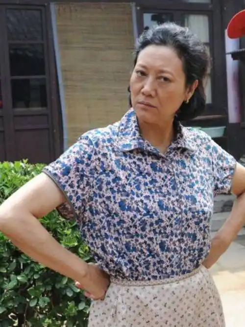 王丽云:"恶婆婆专业户",离婚20年,前夫是"西游记"里的他_车晓_角色