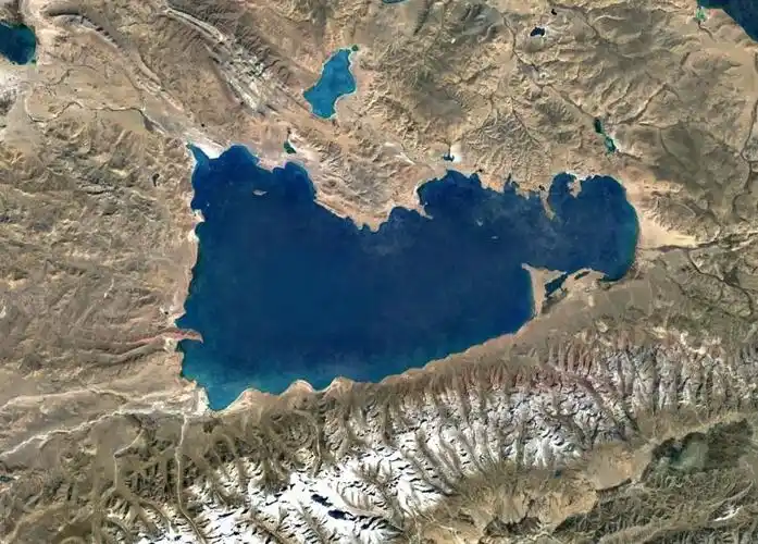 如果用卫星地图看第三极的海子是什么样的_青藏高原