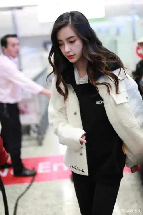 angelababy粉丝机场被代拍男子殴打,baby挺身而出之后反应获大赞