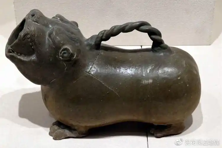 东魏时期的釉陶虎子