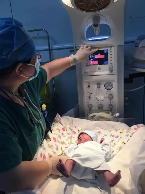 新生儿科医生进产科 为新生命保驾护航