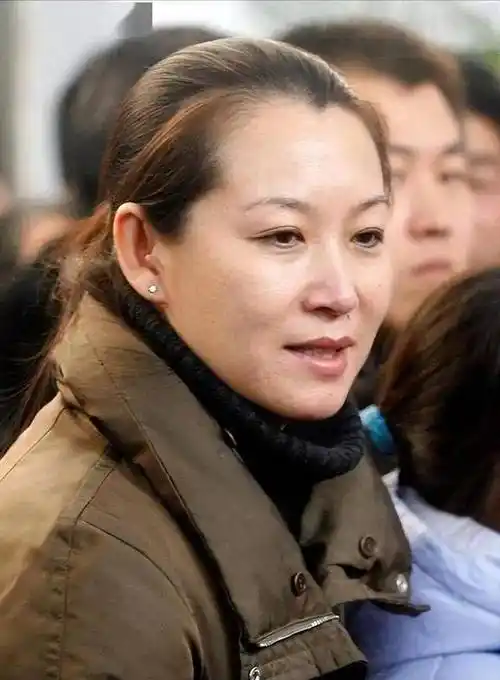 葛淑珍:心甘情愿嫁给贫穷的赵本山,却在丈夫成名后被无情抛弃_女儿