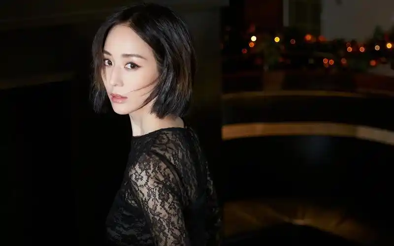 张钧甯蕾丝刺绣裙性感高清桌面壁纸