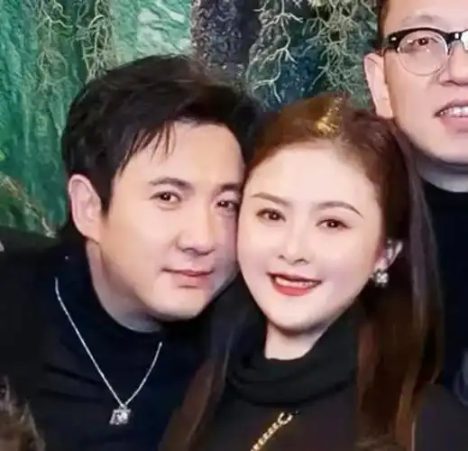 沈腾老婆被传怀二胎,姐姐沈娜评论区疑似"报喜",还是双胞胎?_腾讯新闻