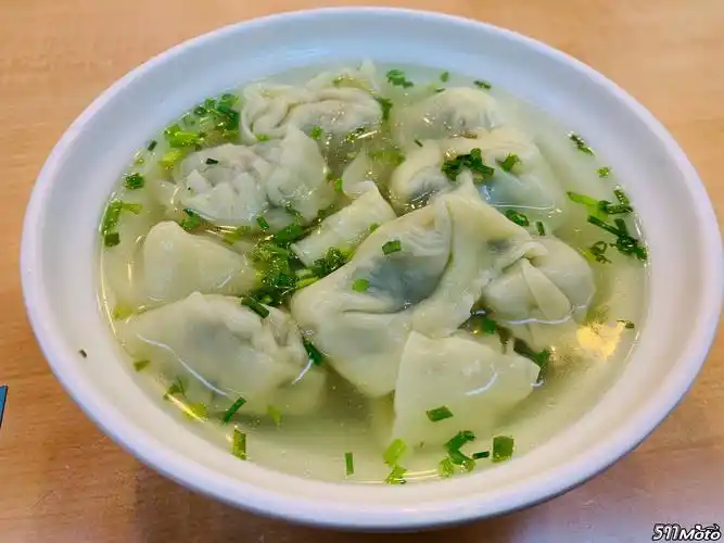 荠菜大馄饨,排骨年糕