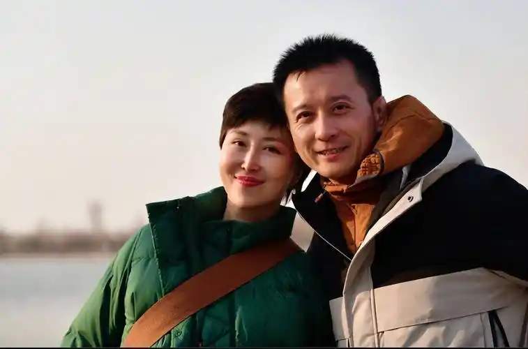 姬晨牧夫妇如此一来,姬晨牧与妻子的婚姻越来越和谐,小家庭充满着爱.