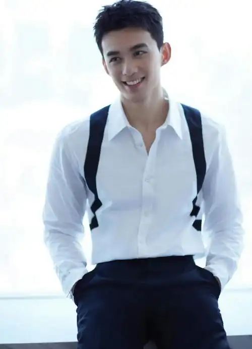 吴磊白衬衫背带造型##吴磊的脸颊痣